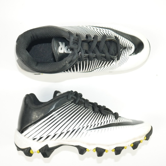 boys size 1 football cleats